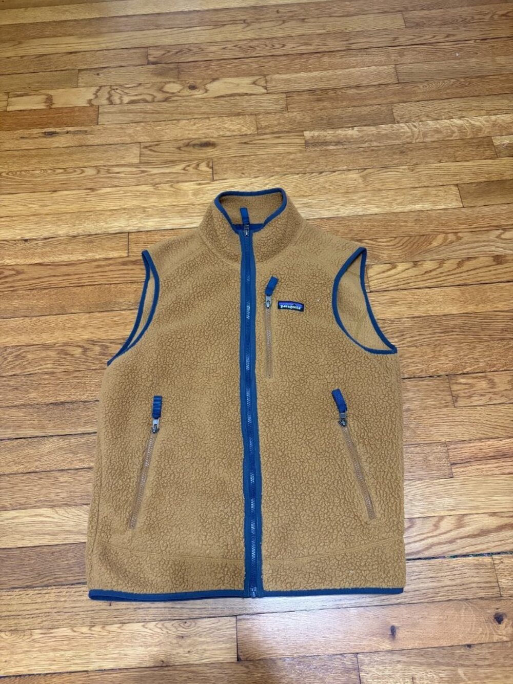 Patagonia Mens Retro Pile Fleece Vest Size Medium Tan Blue Full Zip Pockets